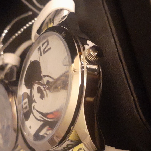 DISNEY AUTHENTIC MICKEY 2 PC SET NIB WATCH RARE - Picture 5 of 15